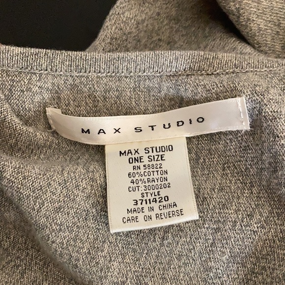 Cold Shoulder cocoon sweater - Picture 6 of 6